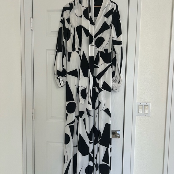 Fashion Nova Black and White Abstract Maxi Dress - Picture 3 of 6
